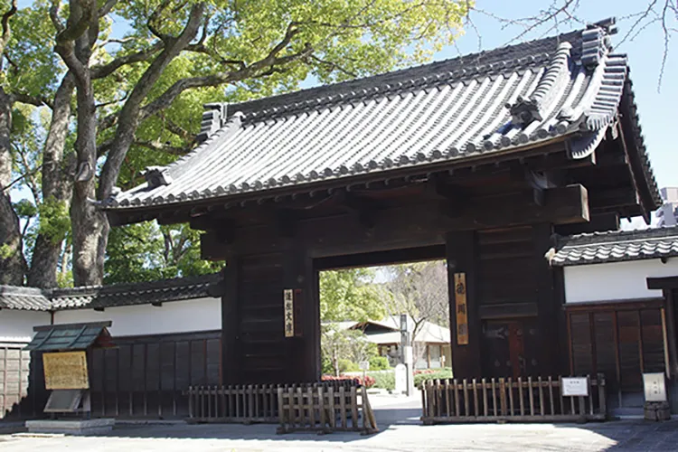 黒門・塀（スタート地点）
